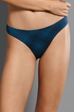 Rosa Faia: Caroline String