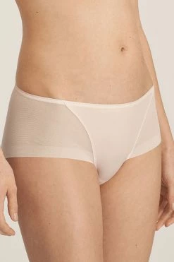 PrimaDonna: Every Woman Hotpants