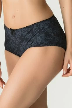 PrimaDonna: Divine Shorty Print