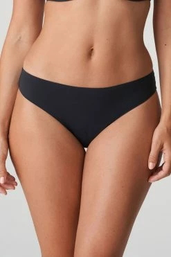 PrimaDonna: Figuras String