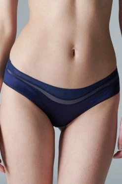 Simone Perele: Elsa Shorty